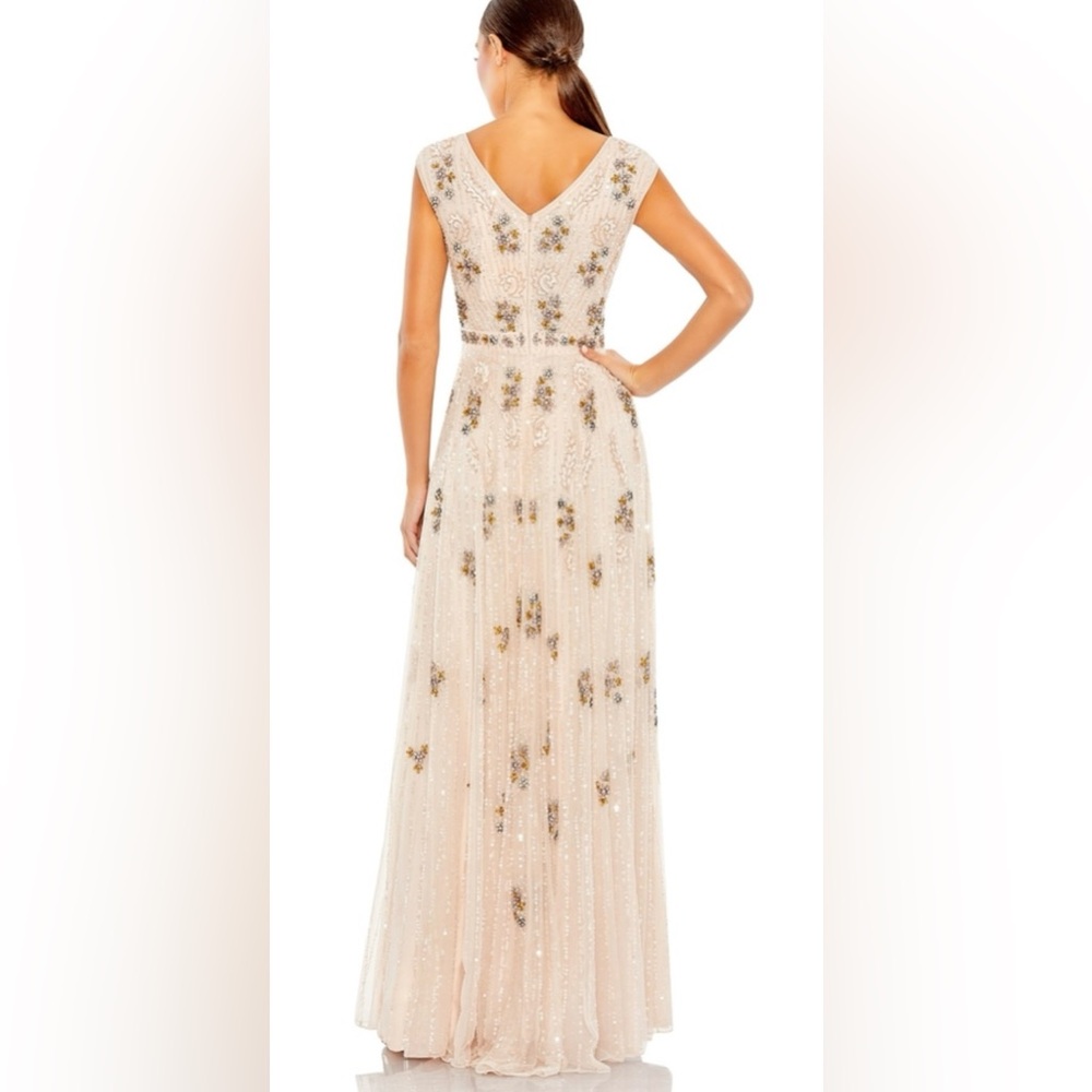 NWT MAC DUGGAL Cap Sleeve Embellished Gown - Picture 2 of 9